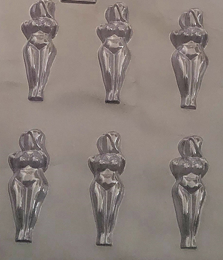 Add a cheeky twist to your celebration bakes with our Female Body Chocolate Mould, designed for bachelorette parties, adult birthdays, and novelty events. Made from food-safe plastic, this mould is suitable for use with melted chocolate, fondant, candy melts, or isomalt.