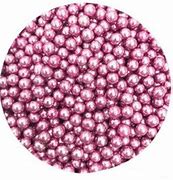 Edible metallic cachous make wonderful decorations to add to cakes, cookies, cupcakes or any other creation you can make.
These shiny beads are great for giving it that extra sparkle!
30g
