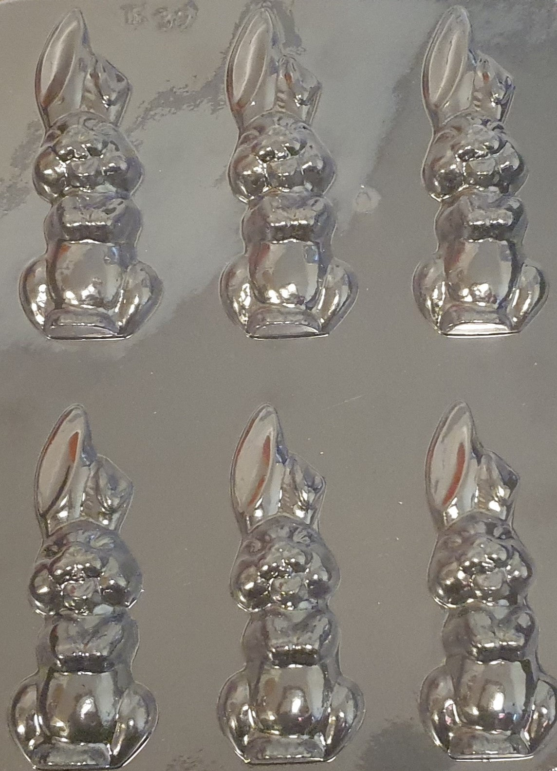 Create delightful Easter-themed treats with our Easter Bunny (6) Chocolate Mould.
Use our premium chocolate or fondant to bring your creations to life.
This mould produces 6 bunnies per batch, as shown in the picture.
Size: 12cm