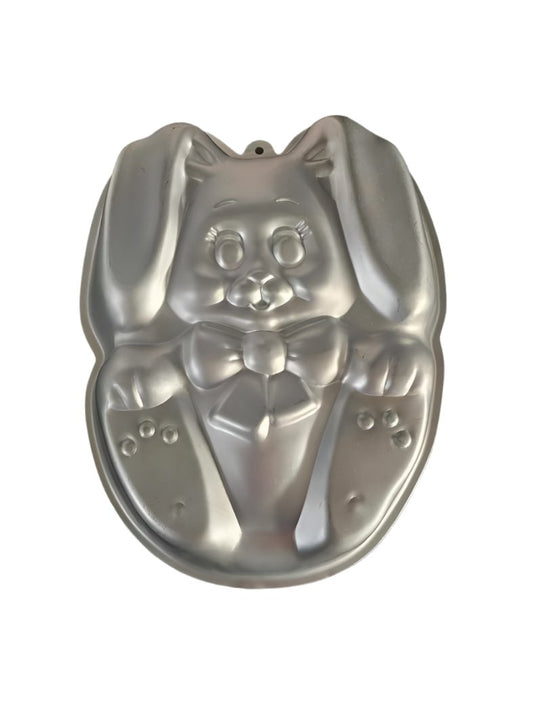 This aluminum cake pan, is in excellent condition, showcases a cute little bunny or rabbit ready to hop into your life great for Easter, baby showers, or anyone who just loves bunnies.
There may be minor cosmetic wear, like a few scratches, on the item, especially from tin storage please see pictures.
These pictures are taken by me so you can see the true condition of the tin you are purchasing.
Please pick carefully as no refund will be issued on ex rental cake tins.
Recommend warm soapy hand wash only.