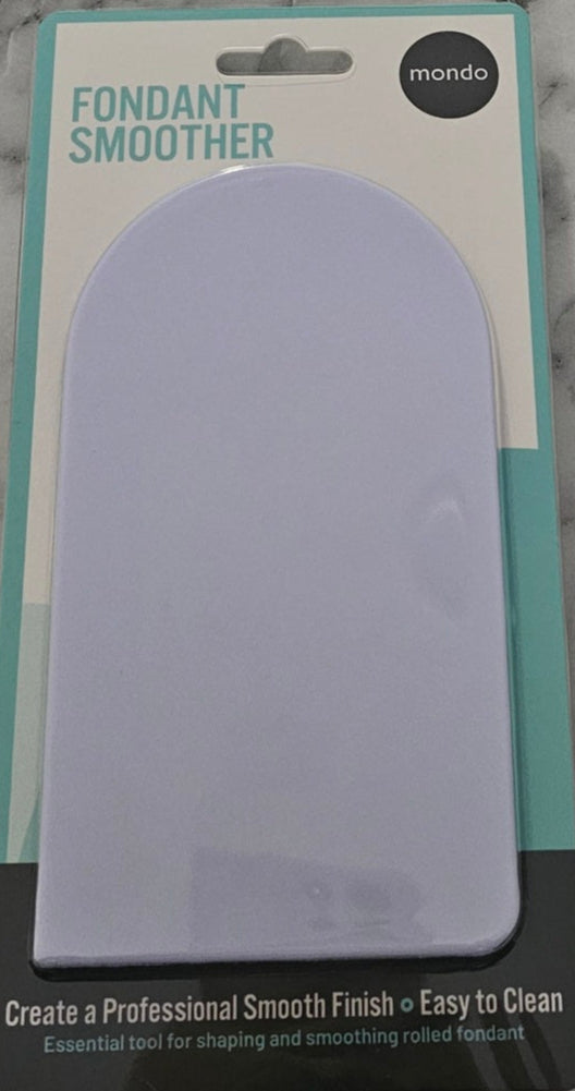 This essential tool is designed for expertly smoothing and shaping fondant, ideal for covering cakes with fondant or marzipan.

For optimal results, use two Mondo smoothers simultaneously—one to polish the surface and the other to stabilize the cake.

It is easy to clean and delivers a flawless, professional finish every time.