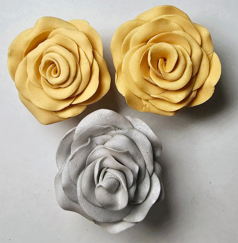 Rolled Gold & Silver Roses Icing Set 3