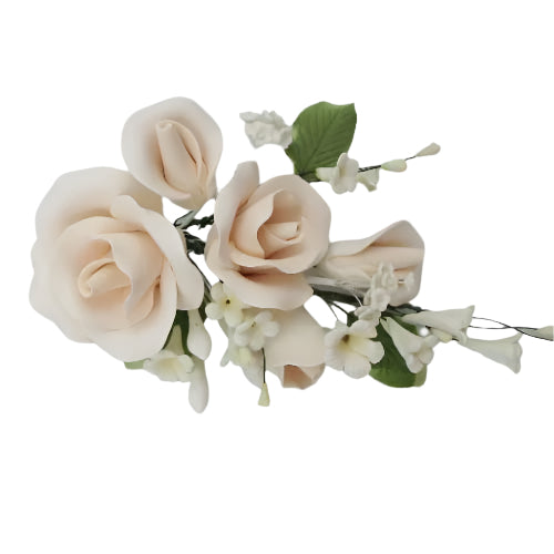 The Apricot Wired Rose Spray Medium is a timeless, elegant addition to any celebration, comes with leaves and filler flowers.
Handmade from gum paste, it boasts charming, peach-colored blooms and a variety of symbolic meanings. Add some sophistication to your special event with this classic addition.
Approx size 10 x 18cm