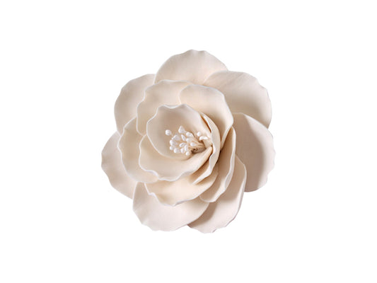 The Briar Rose Ivory With Stamens Medium offers a graceful accent for any cake design. Made from sugar paste and featuring detailed stamens, this bloom can be placed directly onto your cake and enhanced with airbrushing or dusting for a custom finish.