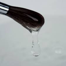 Efficiently adhere fondant pieces to each other with Edible Glue 25mil.
Ideal for assembling delicate flower pieces and securing fondant shapes onto a covered cake.
No taste interference.
Pro tip: A small amount is all you need. 25mil.