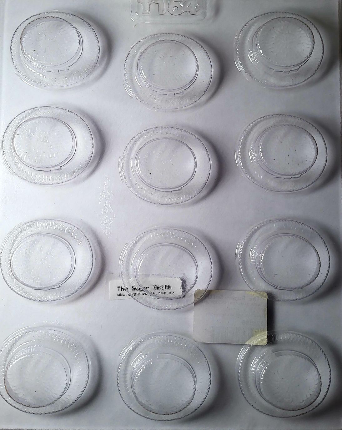 Introducing the Straw Hat Chocolate Mould - perfect for creating unique ladies hat shapes with a ribbon band out of chocolate and or fondant.
Its professional design ensures accurate, consistent results every time.
Pro chefs and novice bakers alike will appreciate the quality and detail achievable.
Other ideas can be used for Mother's Day, Picnics, Summer Days, Easter Hat themed parties.