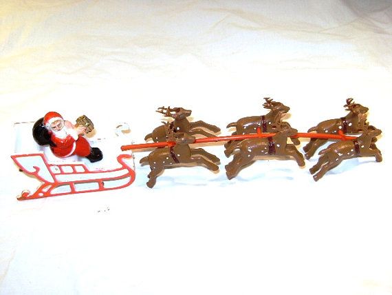 Santa in Sleigh with Reindeers (6)
